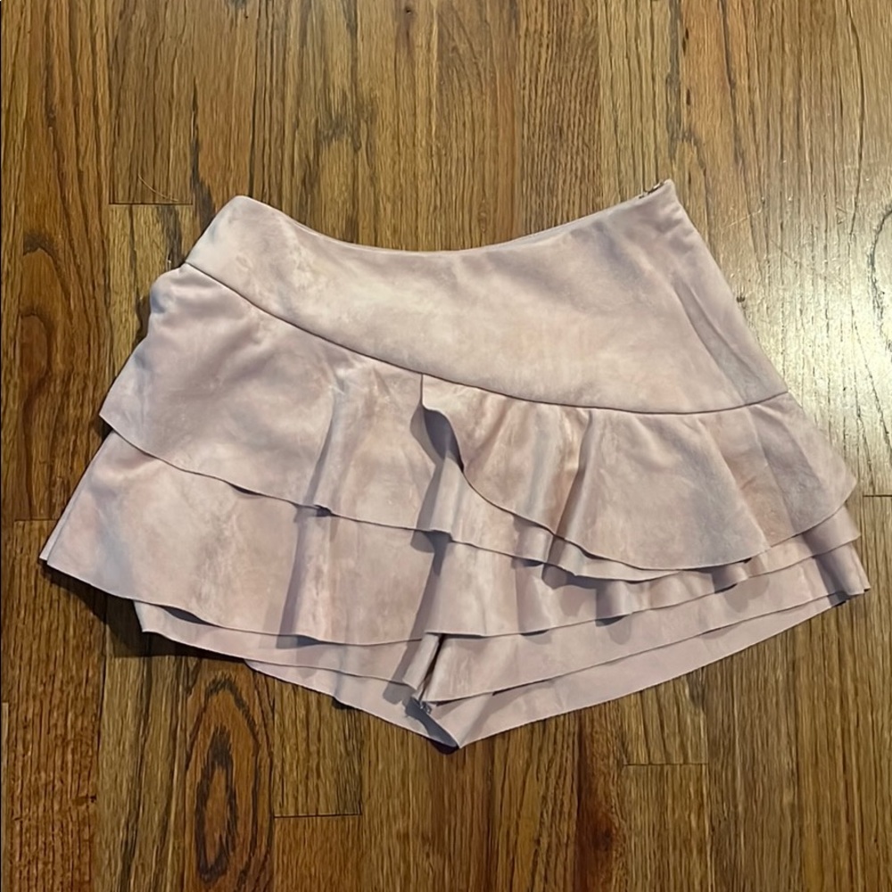 Light pink suede DO+BE skort NWT